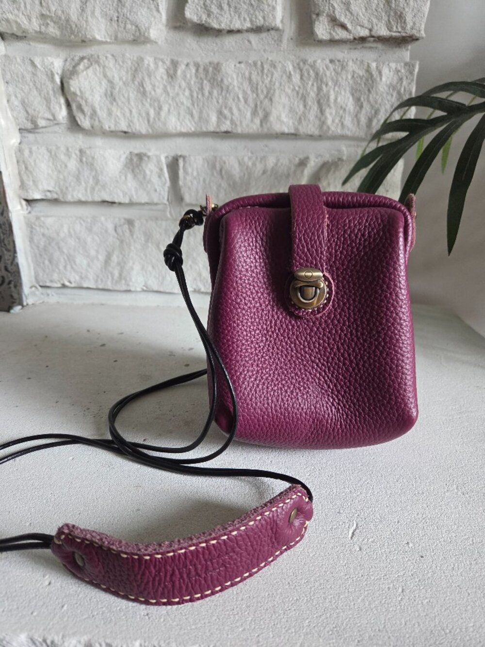 Uppdoo Handcrafted in Toronto Leather Crossbody Bag